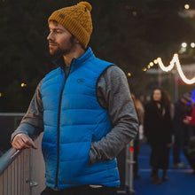 Load image into Gallery viewer, Highlander Beira Lined Bobble Hat (Various Colours)
