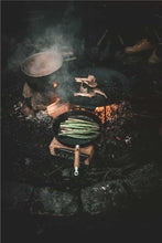 Load image into Gallery viewer, Robens Tahoe Cast Iron Pan 27cm
